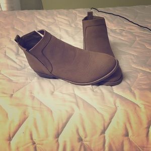 Size 7 tan booties.